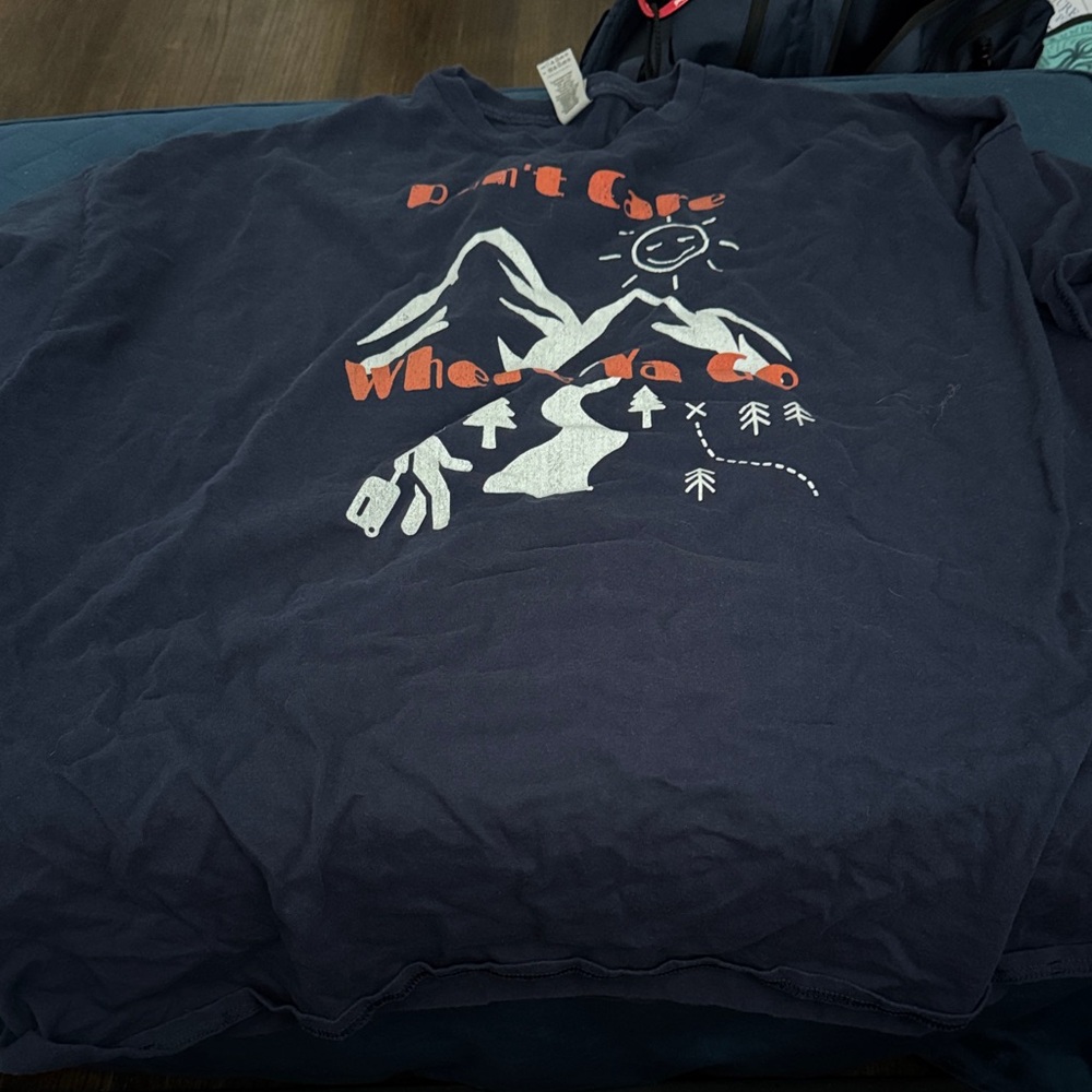 Gildan Navy Blue Graphic Tee - Short Sleeve